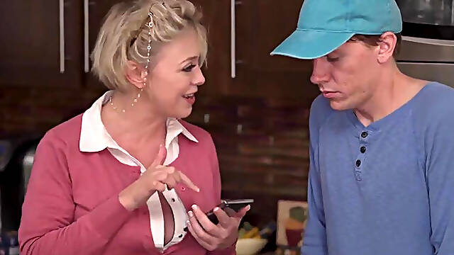 PAWG milf Dee Williams has been looking for someone to play with her ass and her neighbor Rion King is just the right guy! porn