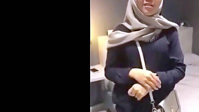 Cewek Hijab Indo Oral Pleasure Sama Bule