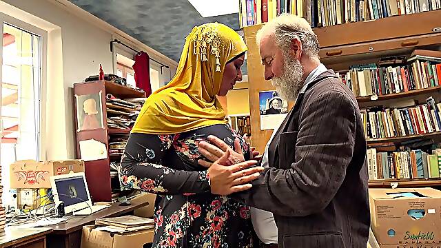 Aisha Bahadur Arab Lesbians