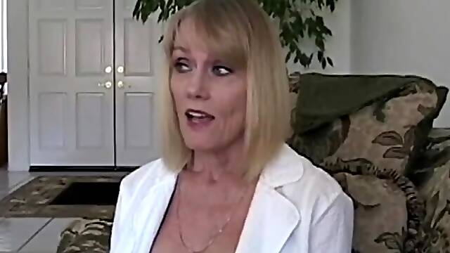 Amateur GILF Gives A Sex Lesson