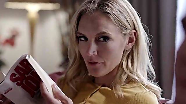 Mona Wales cant stop groaning during the time that her lover is eating her up on the sofa