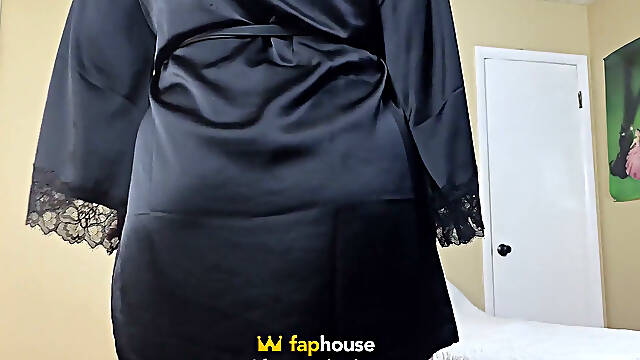 Sexy PAWG Disrobes, Twerks, and Masturbates to Multiple Powerful Orgasms