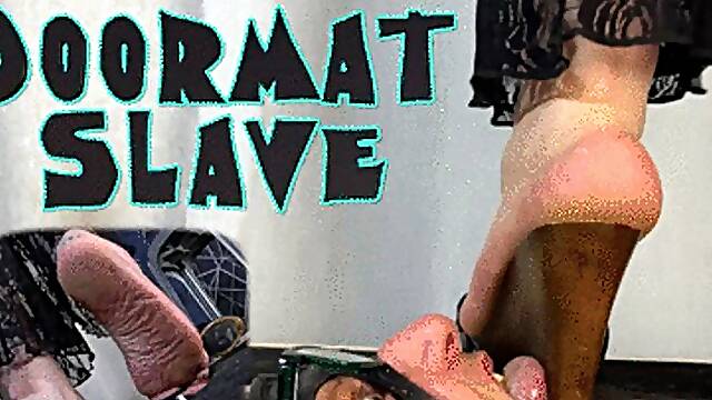 CC - Doormat slave
